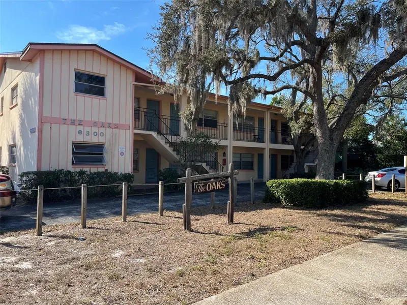6300 1ST AVE S #1, St Petersburg, FL 33707
