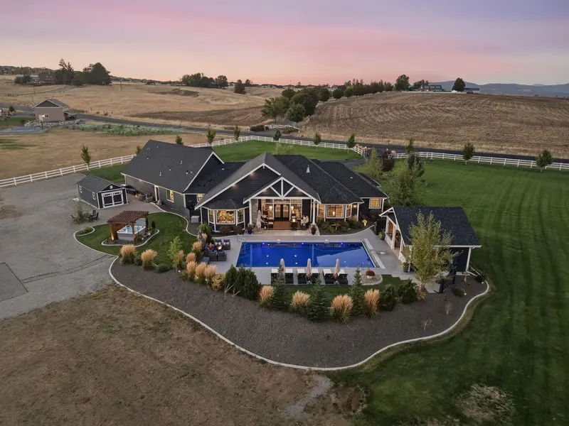 2331 S Rodeo Dr, Greenacres, WA 99016