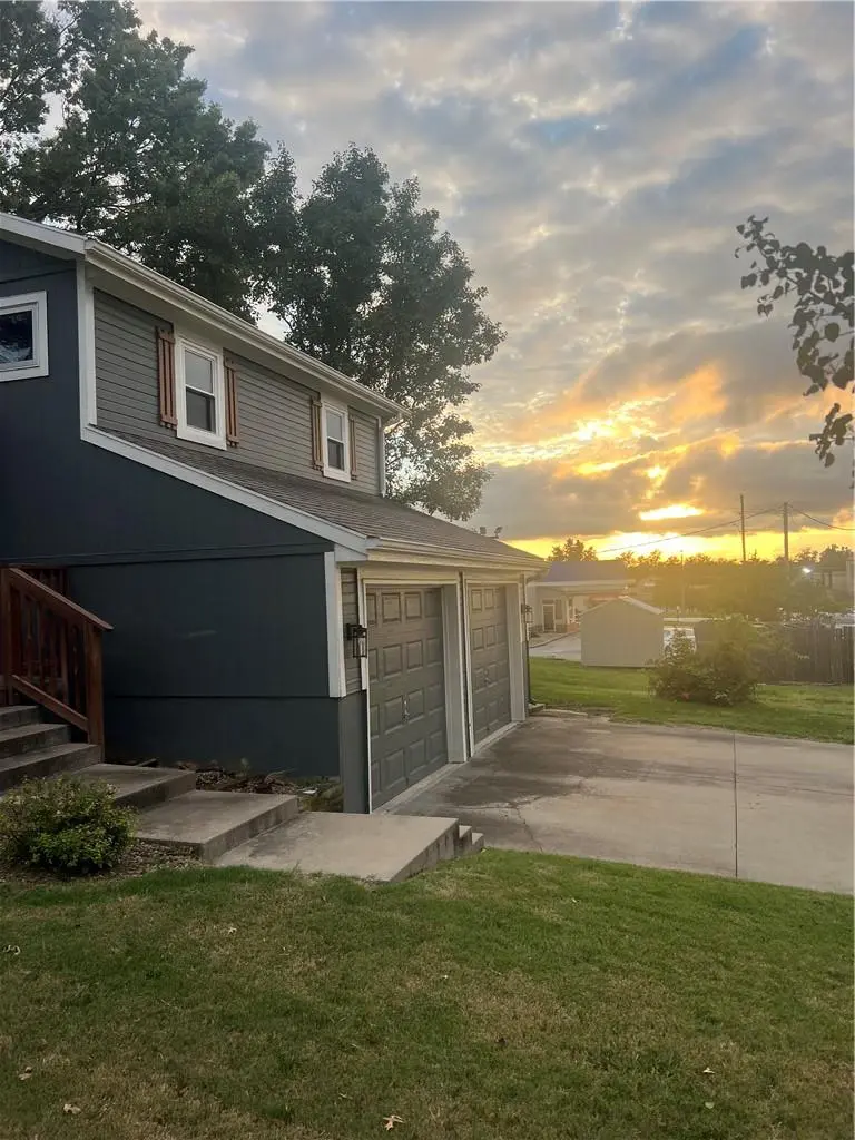 1007 W Washington ST, Harrisonville, MO 64701