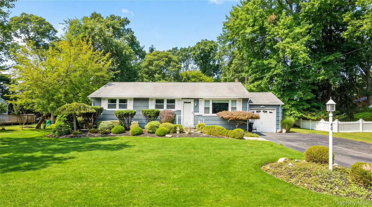 80 Evergreen LN, East Patchogue, NY 11772