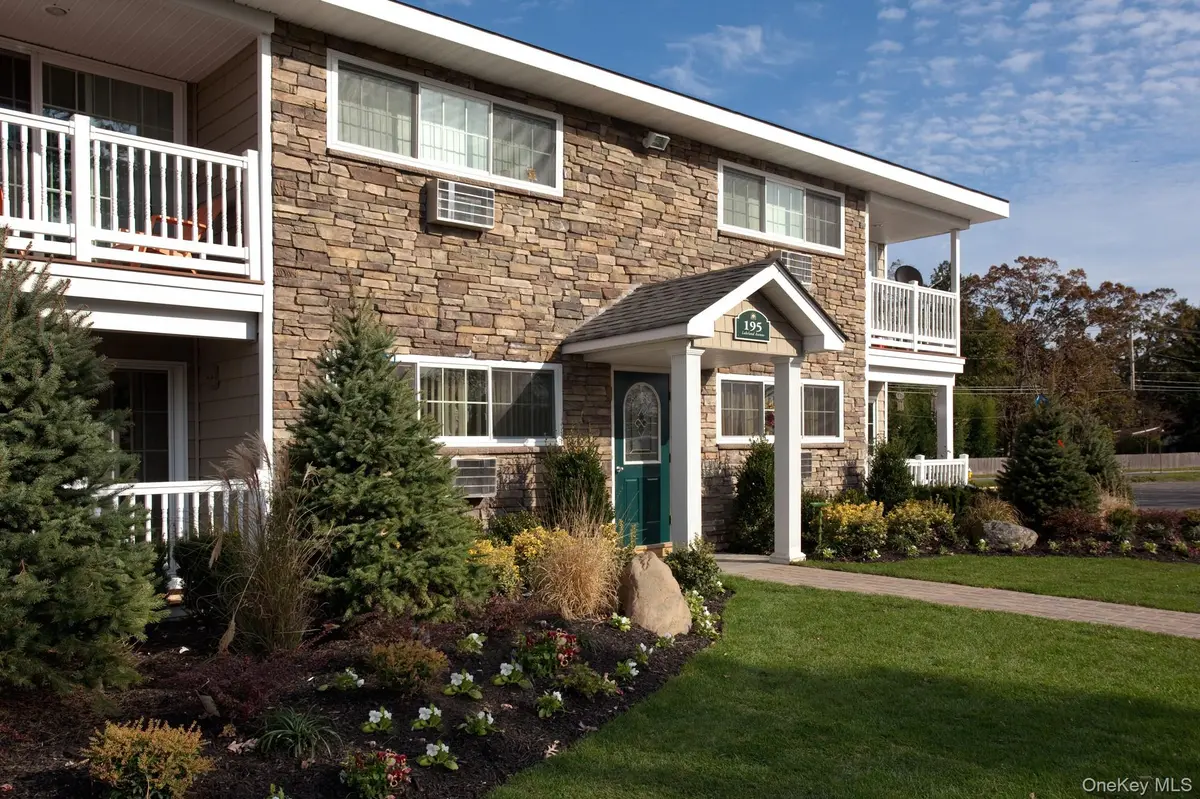 239 Lakeland AVE #2-5D, Sayville, NY 11782