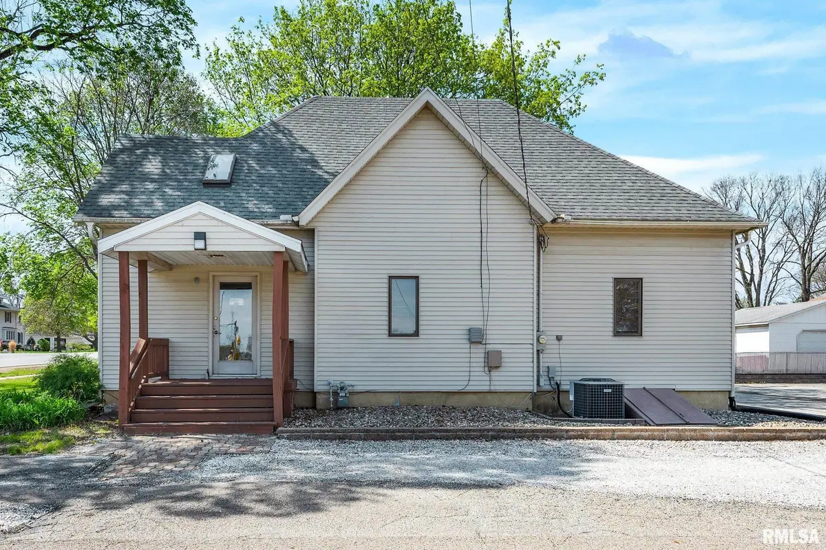417 W WALNUT ST, Chillicothe, IL 61523