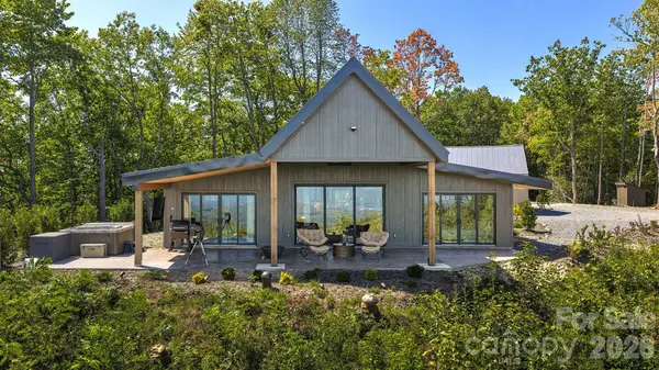 536 Faircrest LN, Hendersonville, NC 28739