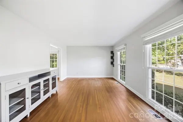 9100 Sandburg AVE, Charlotte, NC 28213