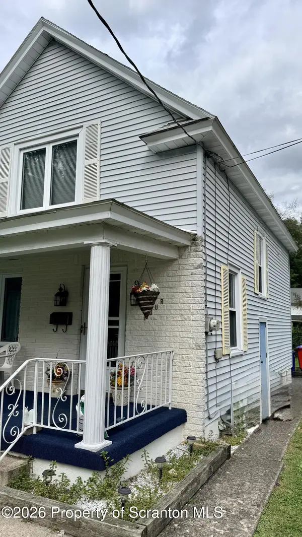 4 Clay AVE, Carbondale, PA 18407