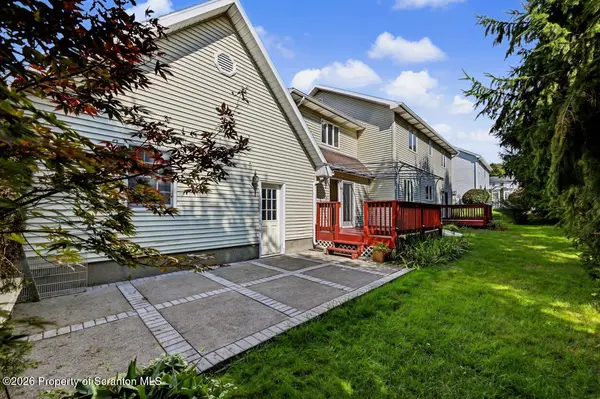 208 Stoney Creek RD, South Abington Twp, PA 18411