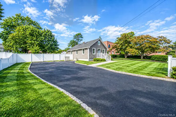 36 Mayflower AVE, Smithtown, NY 11787