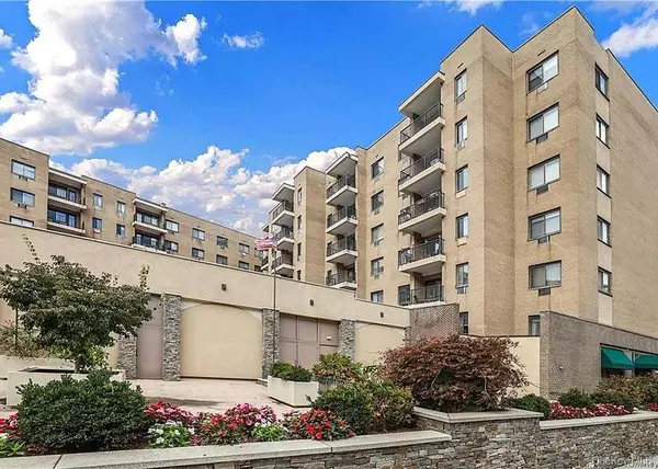 100 E Hartsdale AVE #6GW, Hartsdale, NY 10530