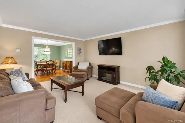 60 Scranton AVE, Port Jefferson Station, NY 11776