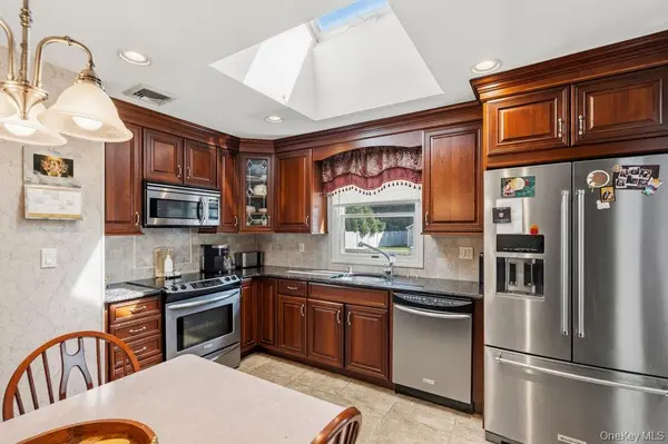 21 Seusing BLVD, Ronkonkoma, NY 11779