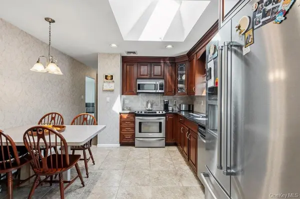 21 Seusing BLVD, Ronkonkoma, NY 11779