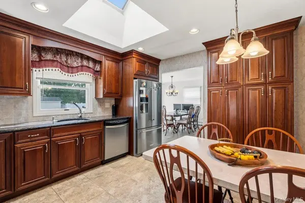 21 Seusing BLVD, Ronkonkoma, NY 11779