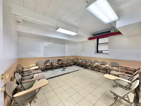 31-70 138 ST, Flushing, NY 11354