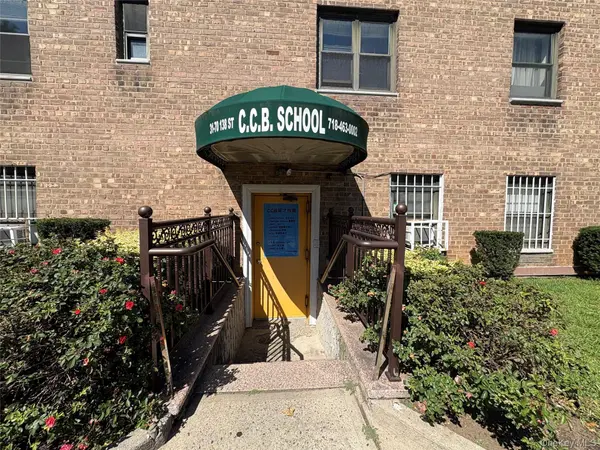 31-70 138 ST, Flushing, NY 11354