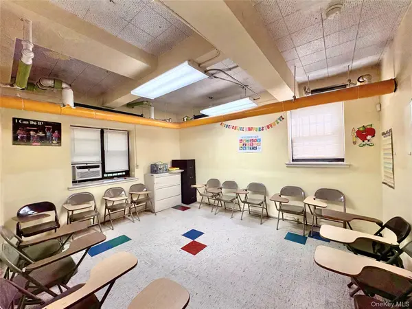 31-70 138 ST, Flushing, NY 11354