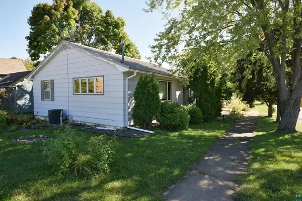320 N 4th Ave W, Washburn, WI 54891