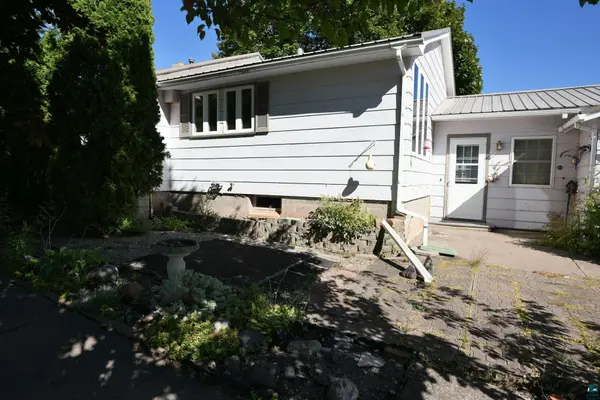 320 N 4th Ave W, Washburn, WI 54891