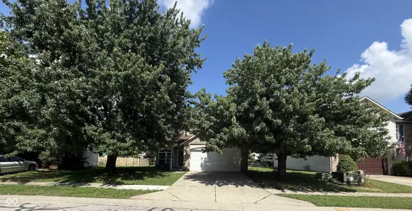 6695 Wimbledon DR, Zionsville, IN 46077