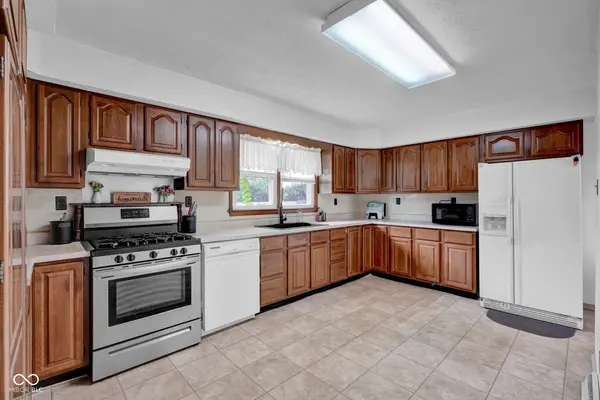 6954 S Jonesville RD, Columbus, IN 47201