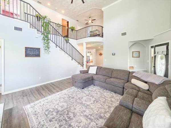 4 BURNING EMBER LN, Palm Coast, FL 32137