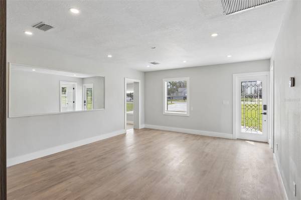 2555 MAPLE AVE, Lake Wales, FL 33898