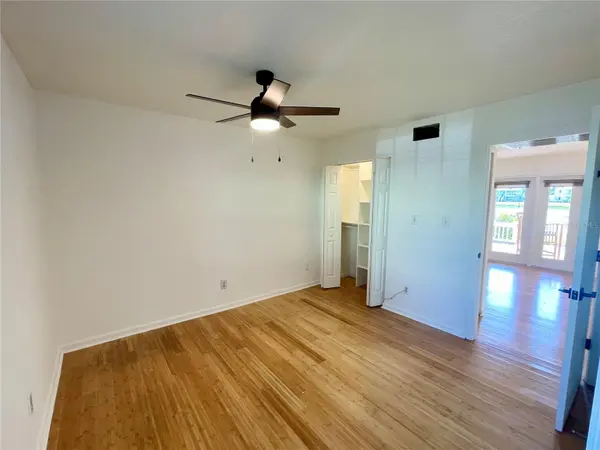118 POMPANO DR SE #B, St Petersburg, FL 33705