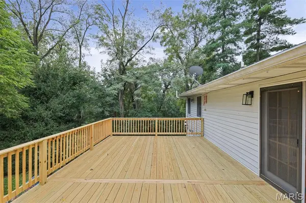 12 Blossom Lake LN, Maryville, IL 62062