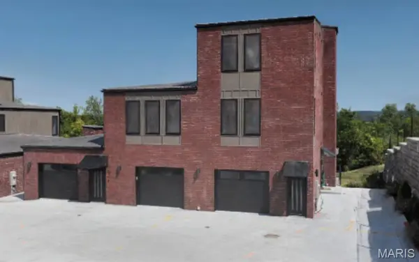1019 River Bluff DR, Washington, MO 63090
