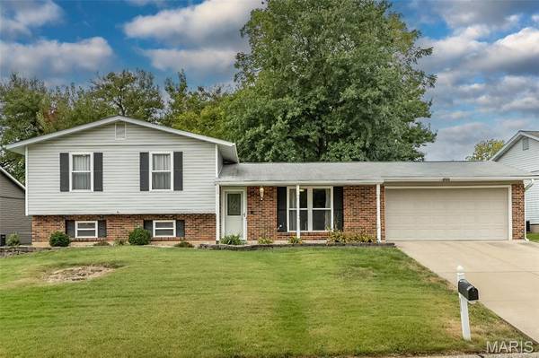 615 Country Lake DR, St Peters, MO 63376