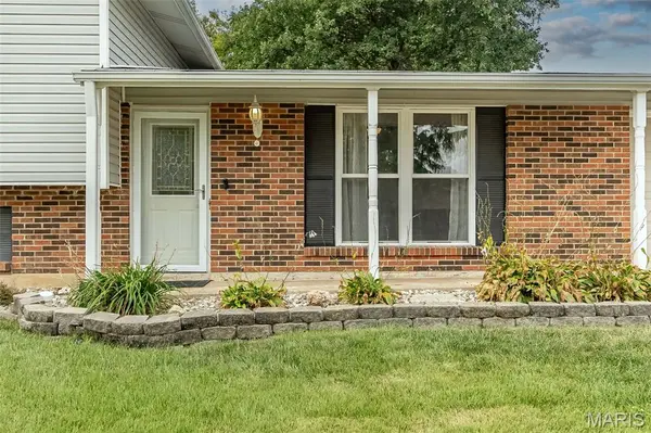 615 Country Lake DR, St Peters, MO 63376