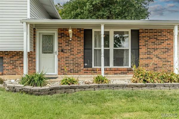 615 Country Lake DR, St Peters, MO 63376