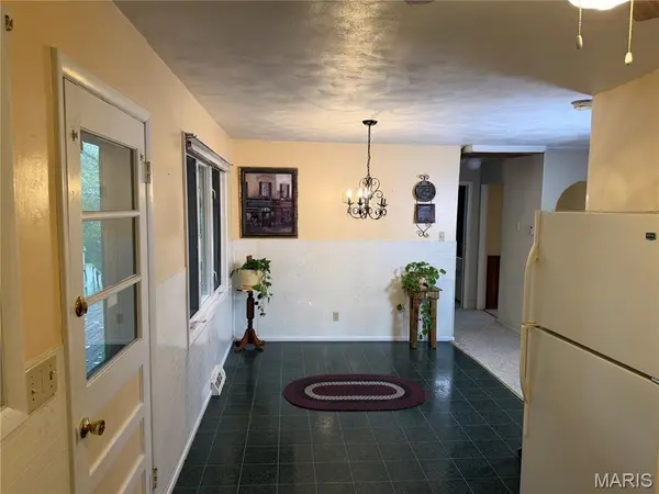 16825 Lakeside DR, Carlinville, IL 62626