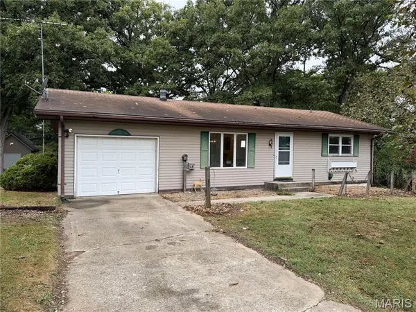 16825 Lakeside DR, Carlinville, IL 62626
