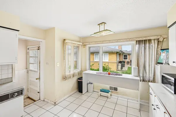 4474 W Chase AVE, Lincolnwood, IL 60712