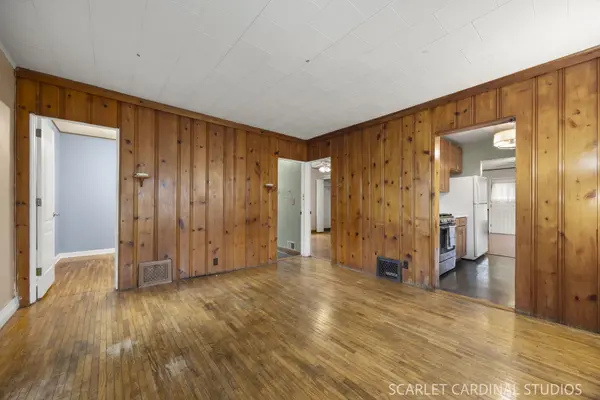 28W634 Malvin Albright ST, Warrenville, IL 60555