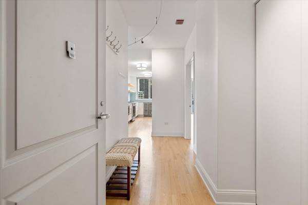 600 N Dearborn ST #1912, Chicago, IL 60654