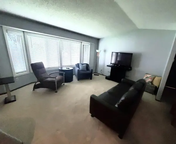 4504 Laramie TRL, Minnetonka, MN 55345
