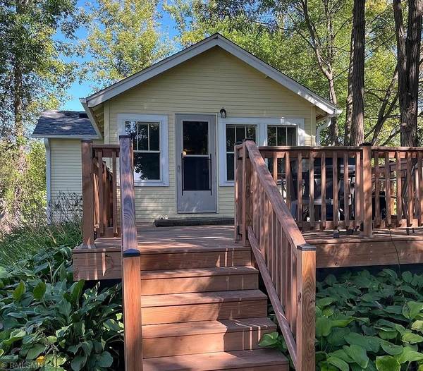 253 Peninsula RD, Medicine Lake, MN 55441