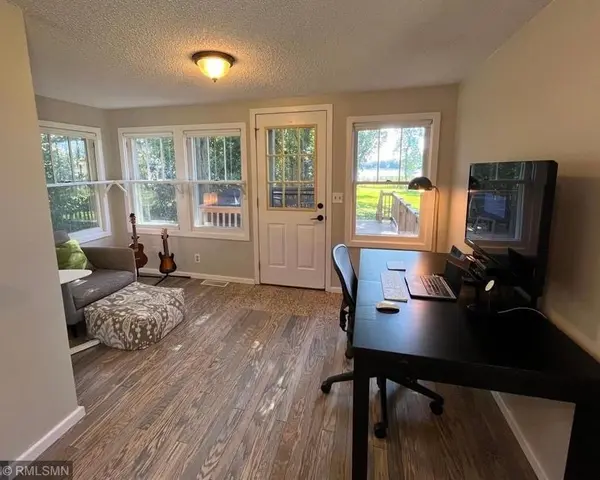 253 Peninsula RD, Medicine Lake, MN 55441