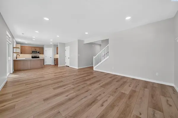 6615 Desert Ridge Ln, Pasco, WA 99301