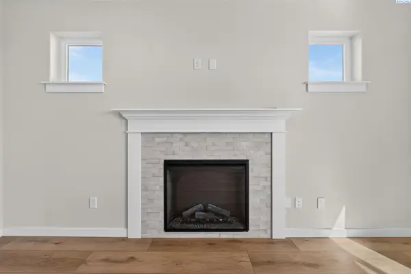 6615 Desert Ridge Ln, Pasco, WA 99301