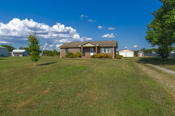 25 Mandy Ln, Fayetteville, TN 37334
