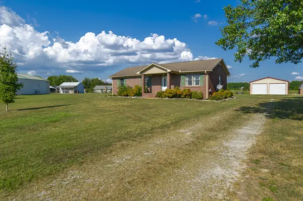 25 Mandy Ln, Fayetteville, TN 37334