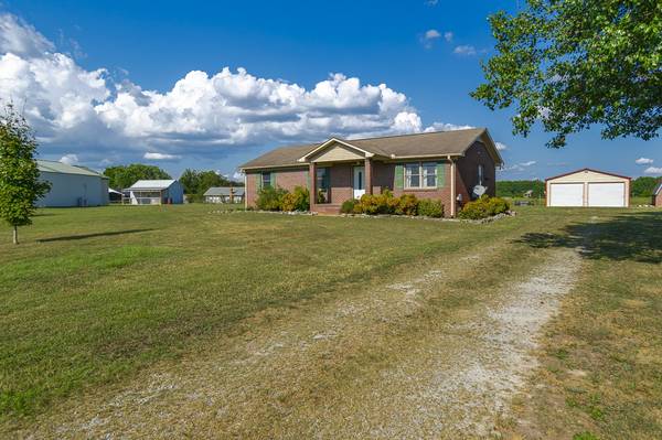 25 Mandy Ln, Fayetteville, TN 37334