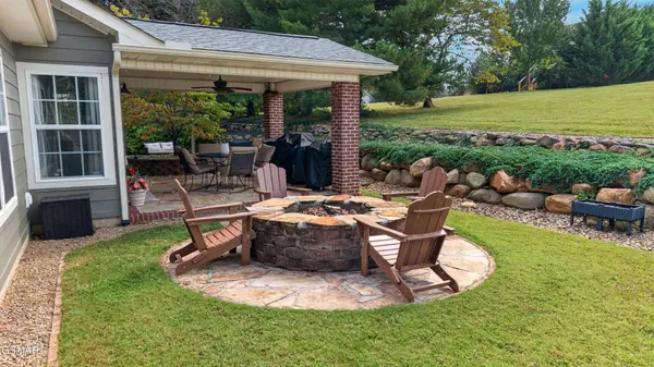 1846 Pheasant Crossing Drive, Dandridge, TN 37725