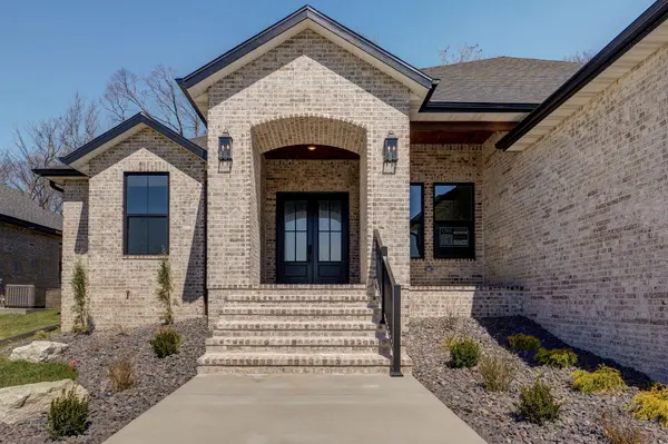 5447 E Wild Horse DR, Springfield, MO 65802