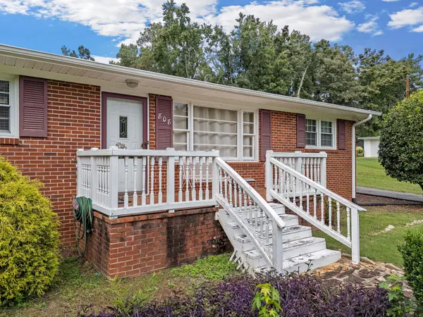 808 Primrose LN, Spartanburg, SC 29303
