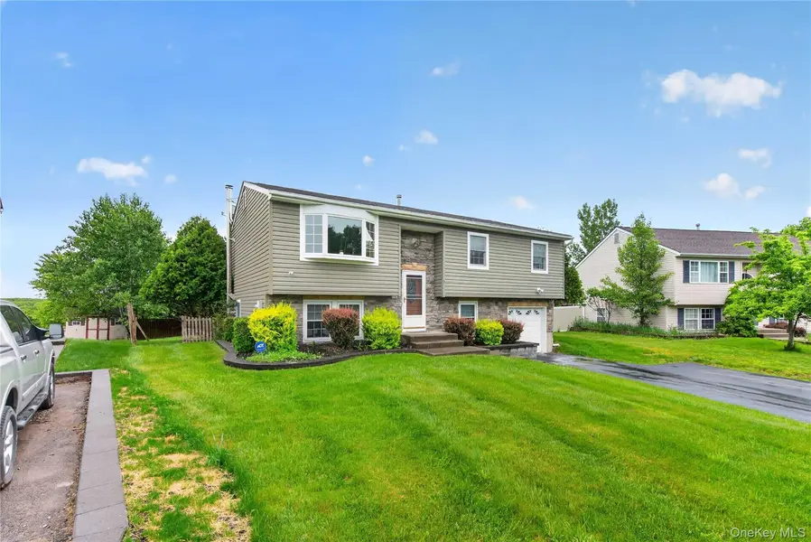 5 Columbia CIR, Highland Mills, NY 10930
