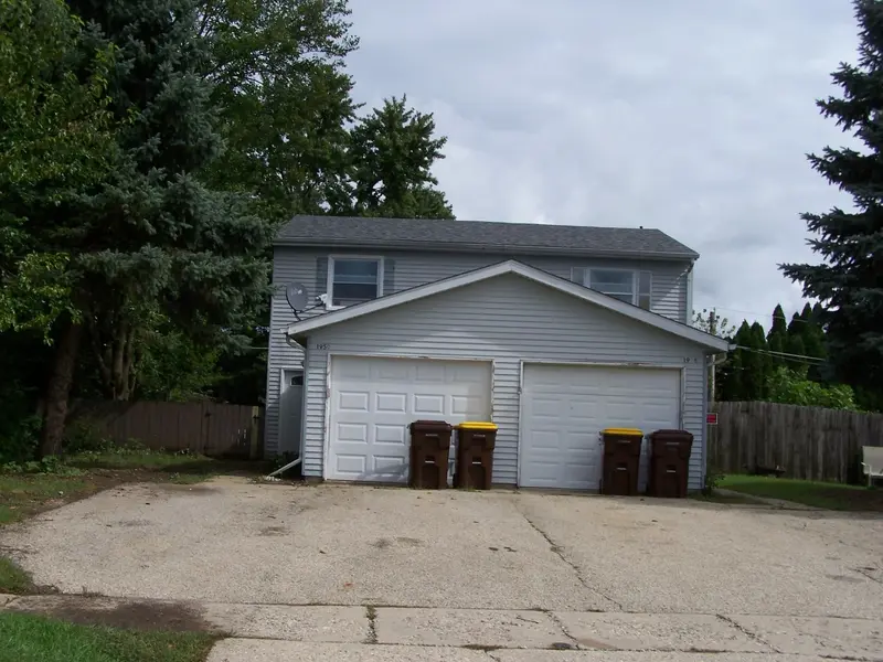 1950 Sheila ST, Woodstock, IL 60098