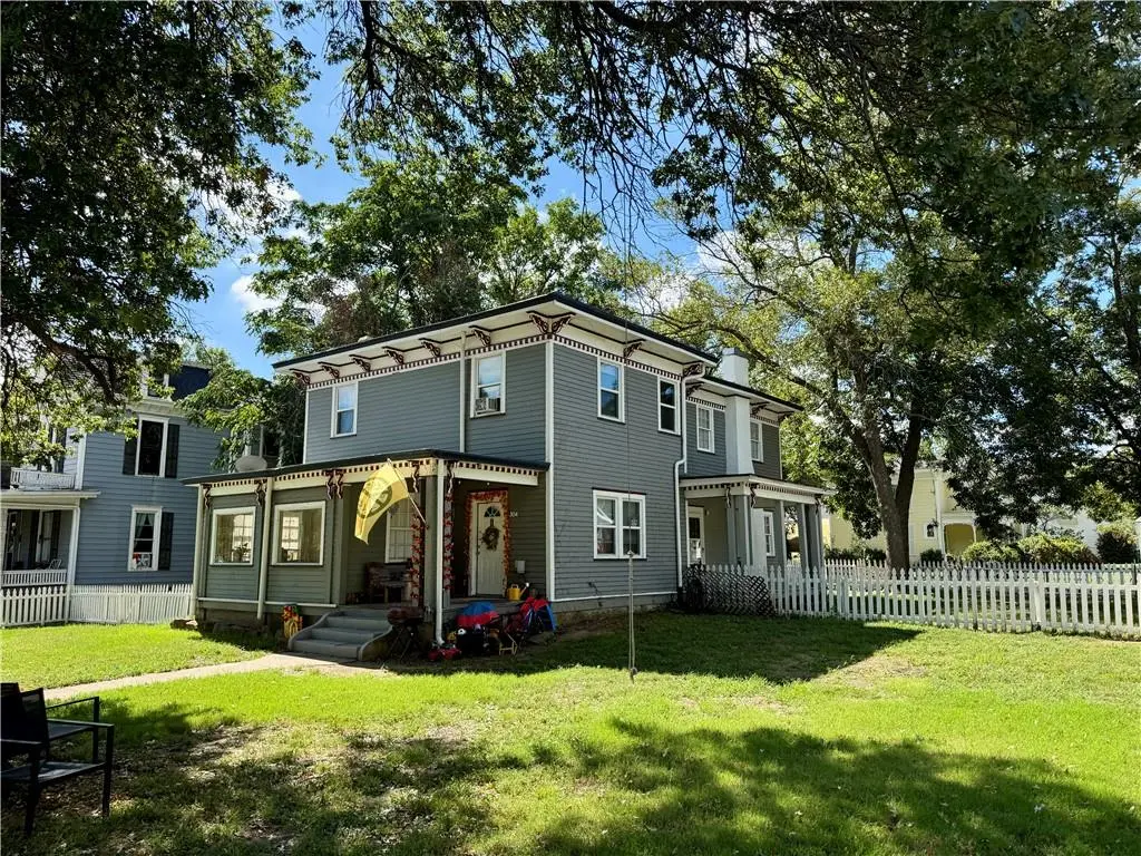 203 W Arch & 304 S Main ST, Nevada, MO 64772